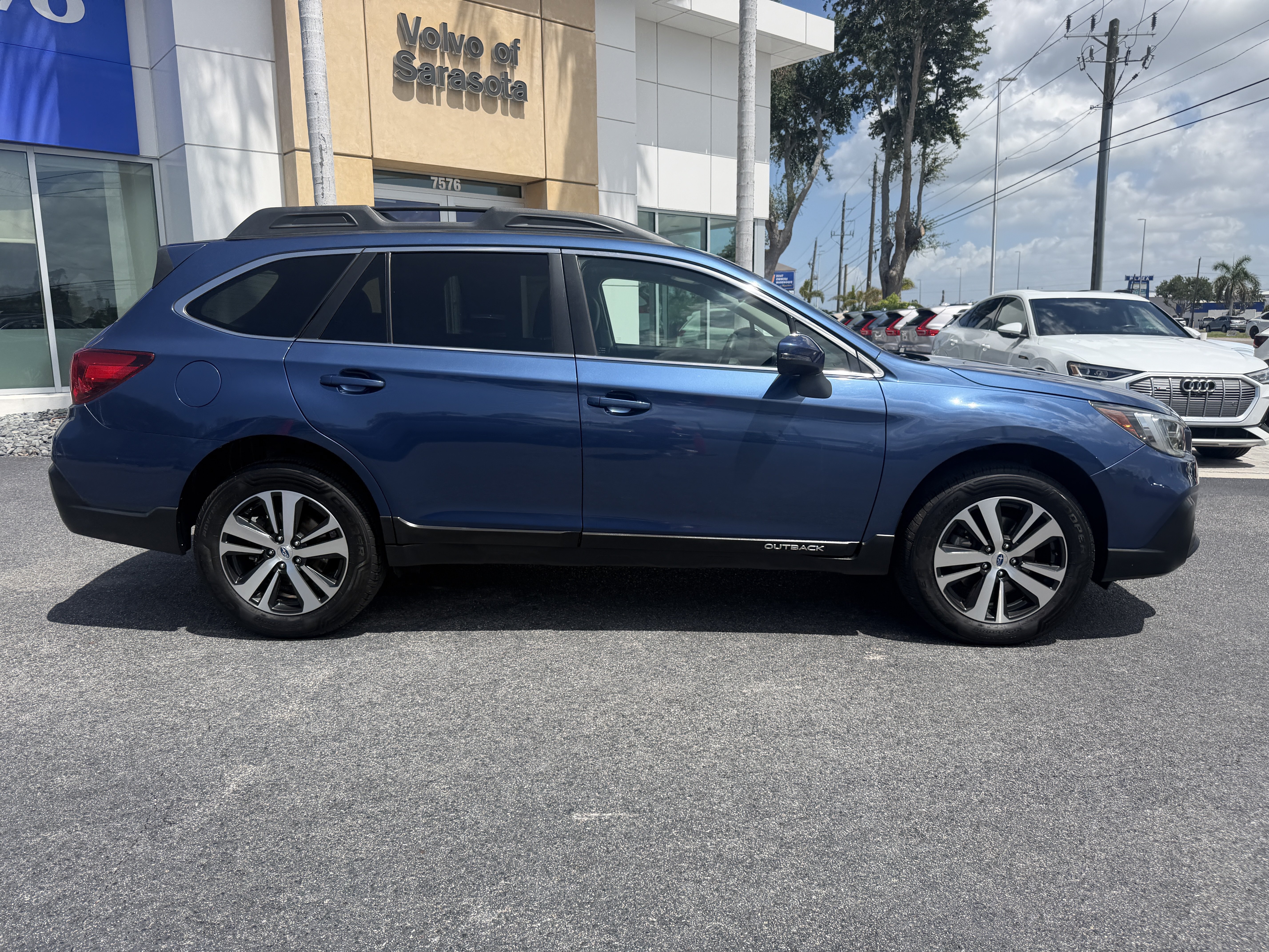 Used 2019 Subaru Outback 2.5i Limited AWD/4WD image 2