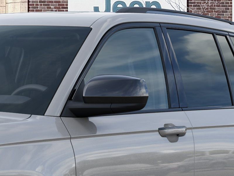 New 2025 Jeep Grand Cherokee Altitude image 12