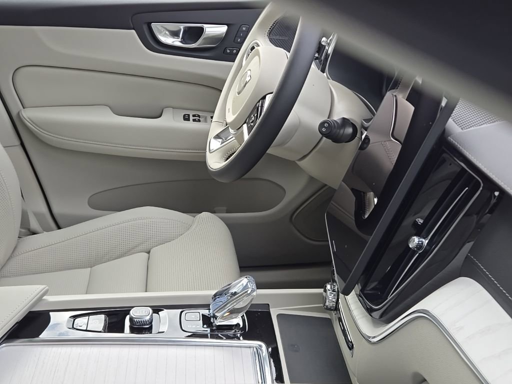 New 2026 Volvo XC60 T8 Ultra w/ Protection Package Premier image 9