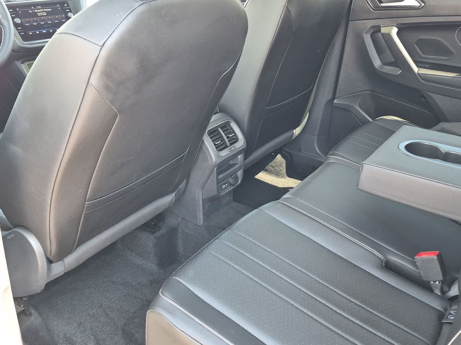 Used 2023 Volkswagen Tiguan SE w/ Panoramic Sunroof Package FWD image 18