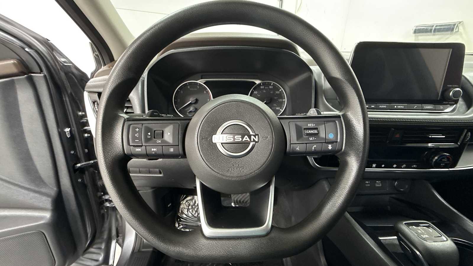 Used 2022 Nissan Rogue SV image 16