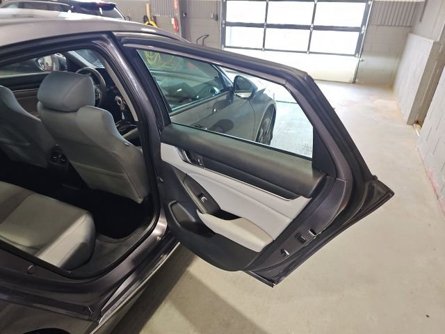 Used 2018 Honda Accord EX image 21