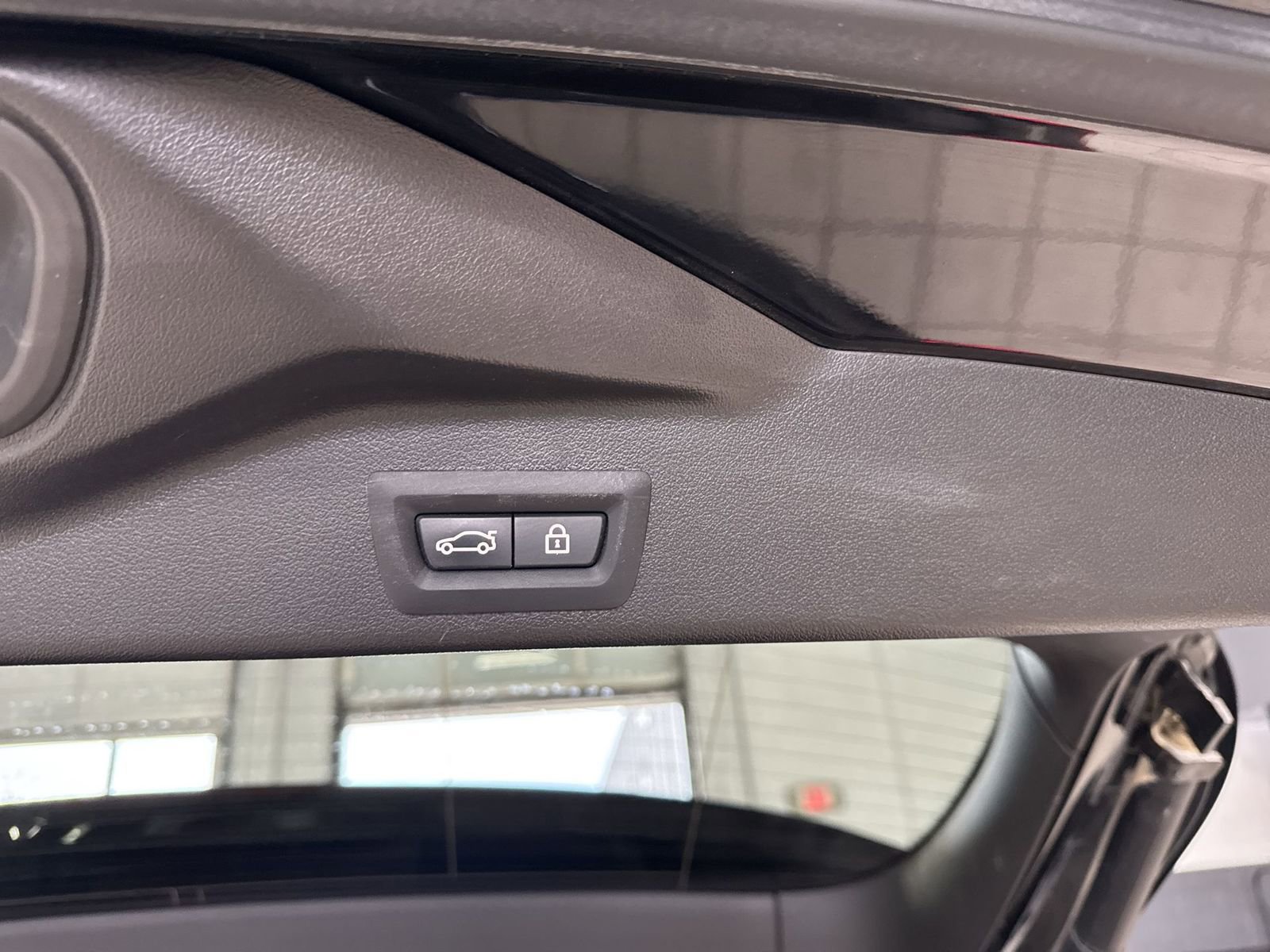 Used 2021 BMW X5 M50i w/ Executive Package image 41