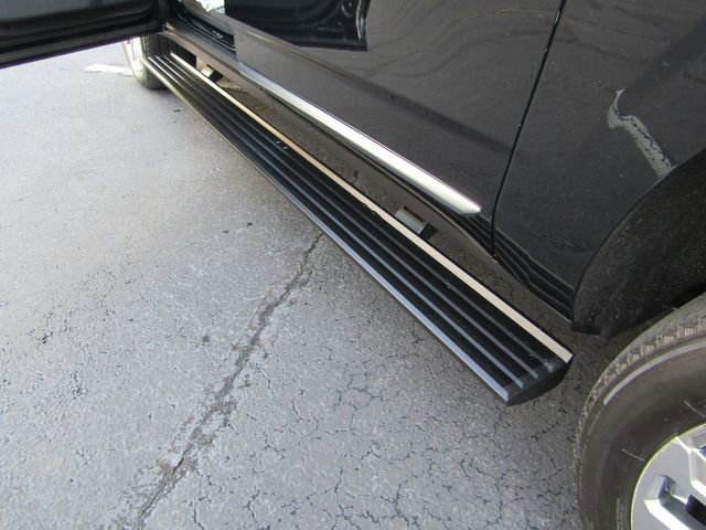 Used 2022 GMC Yukon XL Denali w/ Denali Premium Package image 18