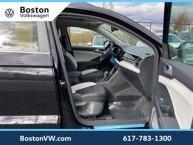 New 2025 Volkswagen Taos SEL image 13
