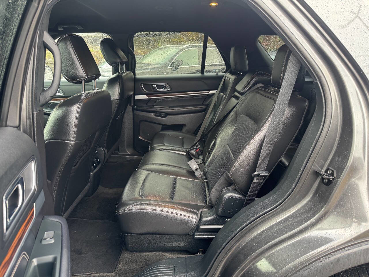 Used 2018 Ford Explorer Limited image 36