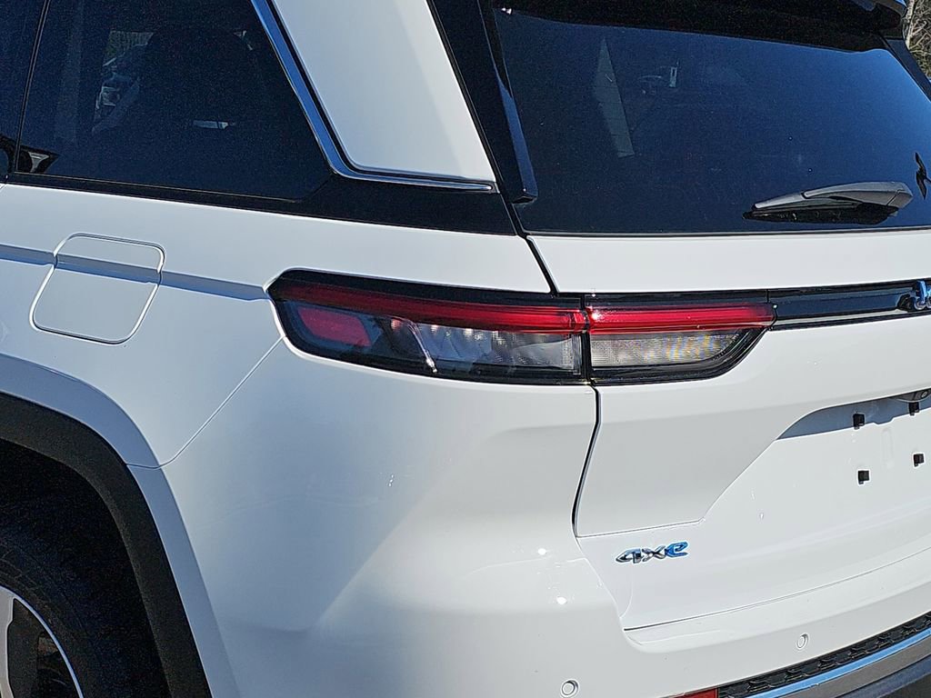 Used 2022 Jeep Grand Cherokee Limited 4xe image 38