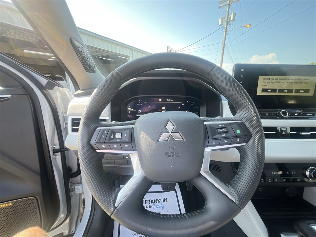 New 2025 Mitsubishi Outlander SE image 14