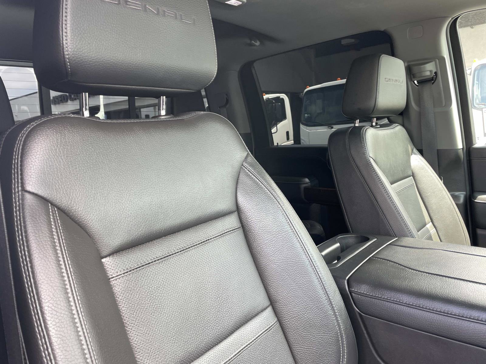 Used 2023 GMC Sierra 2500 Denali w/ Denali Ultimate Package AWD/4WD image 29