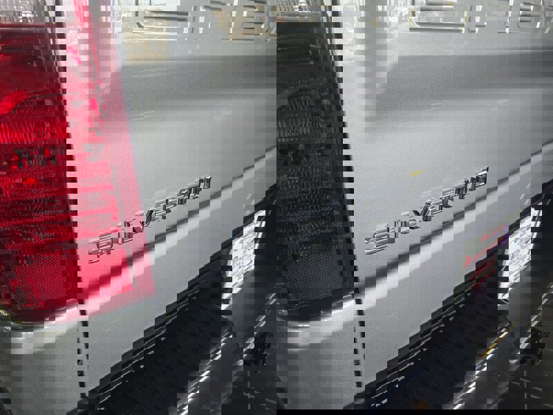 Used 2025 Chevrolet Silverado 1500 LT image 32