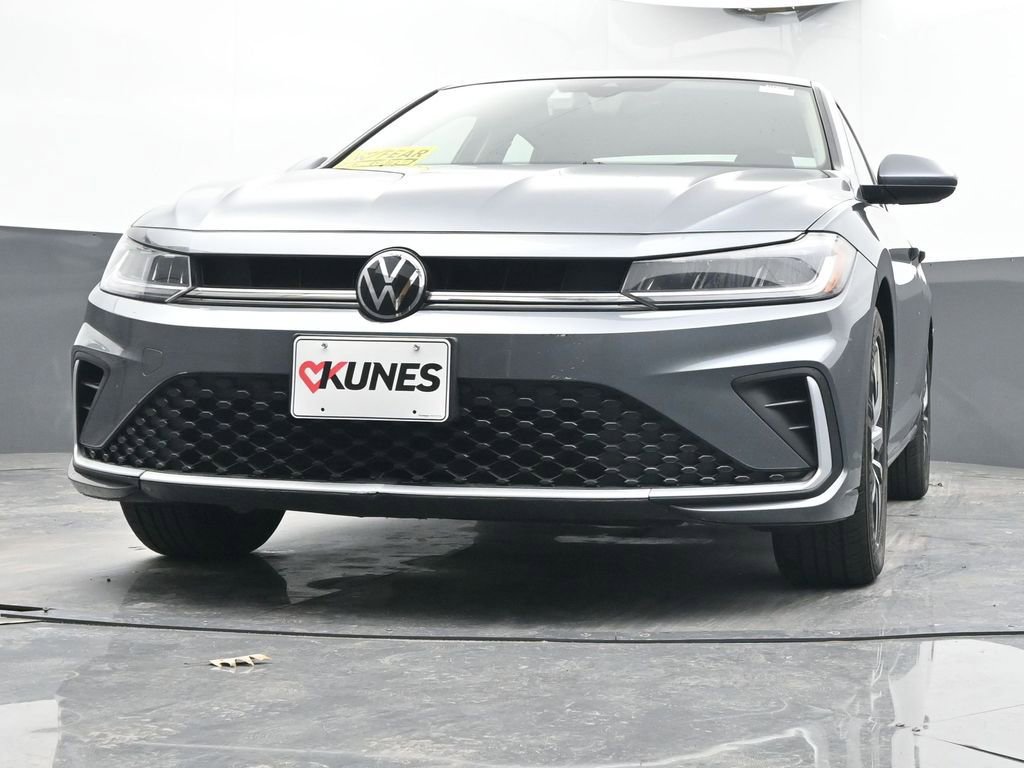 Used 2025 Volkswagen Jetta SE image 39