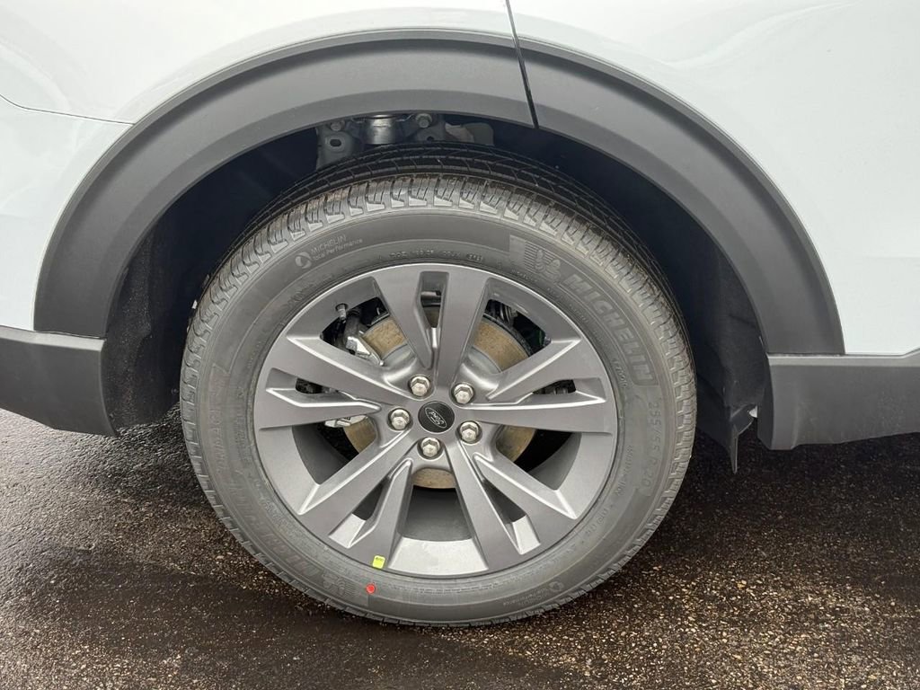 New 2026 Ford Explorer Active w/ Active Comfort Package image 5