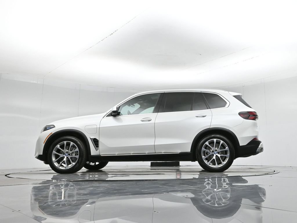 Used 2025 BMW X5 xDrive50e AWD/4WD image 56