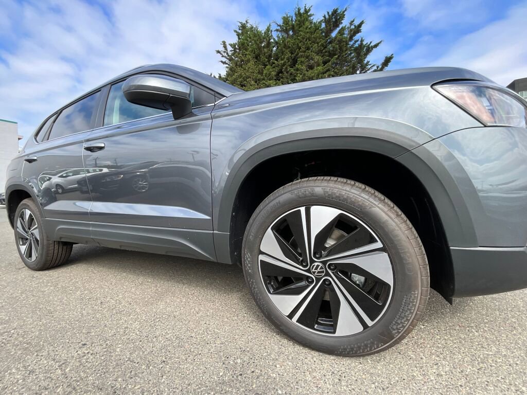 New 2025 Volkswagen Taos SE image 10