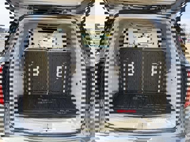 Used 2023 GMC Acadia Denali w/ Denali Ultimate Package image 9