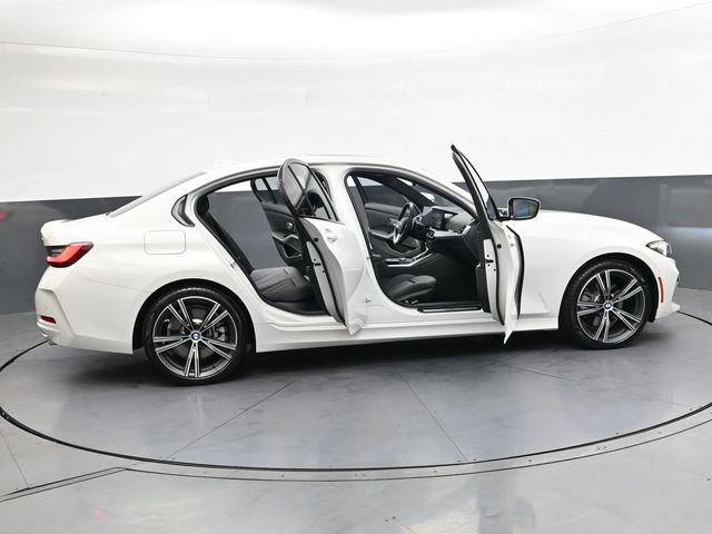Used 2023 BMW 330i Sedan w/ Premium Package image 41