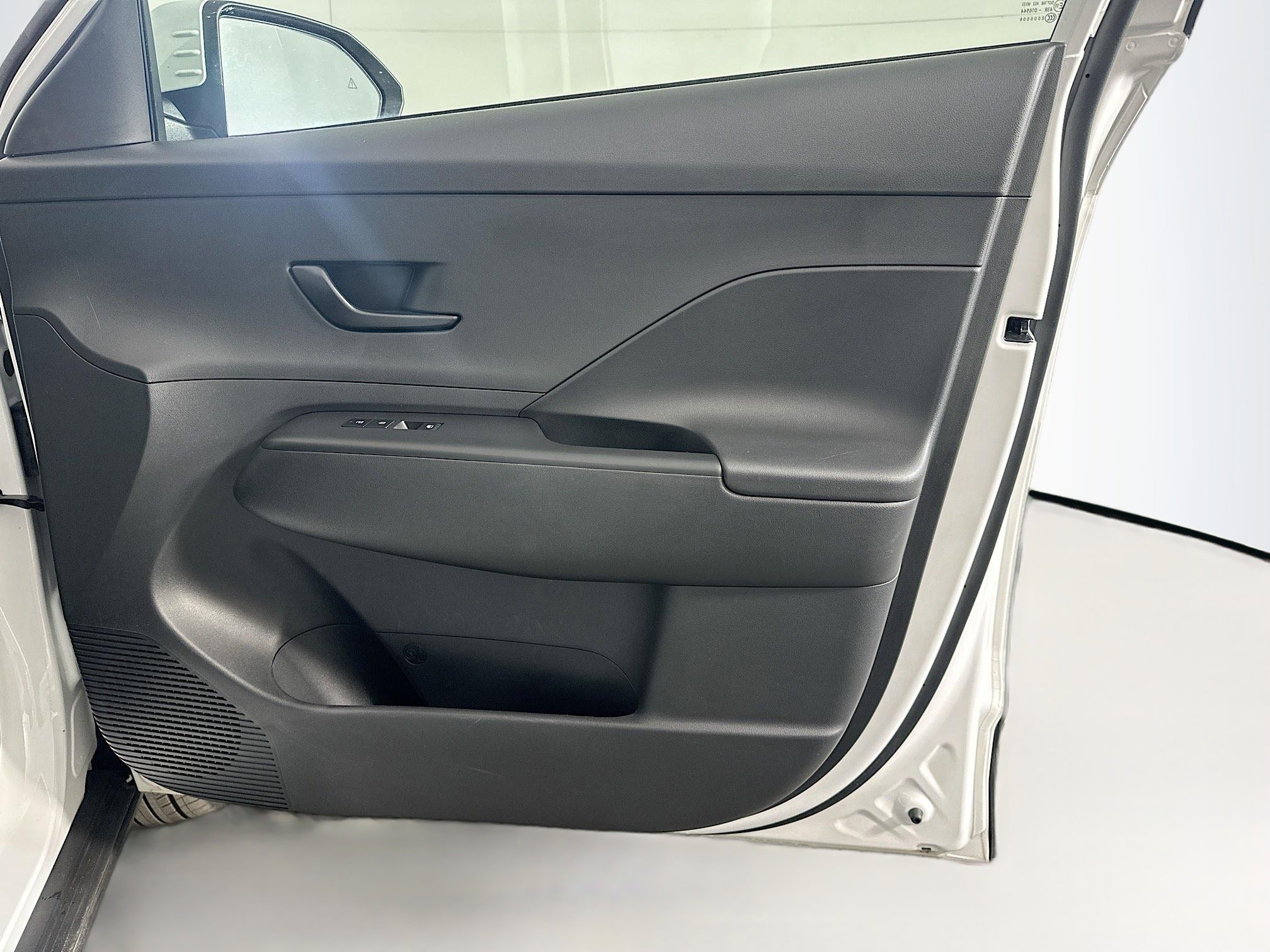 Used 2025 Hyundai Kona SEL image 33