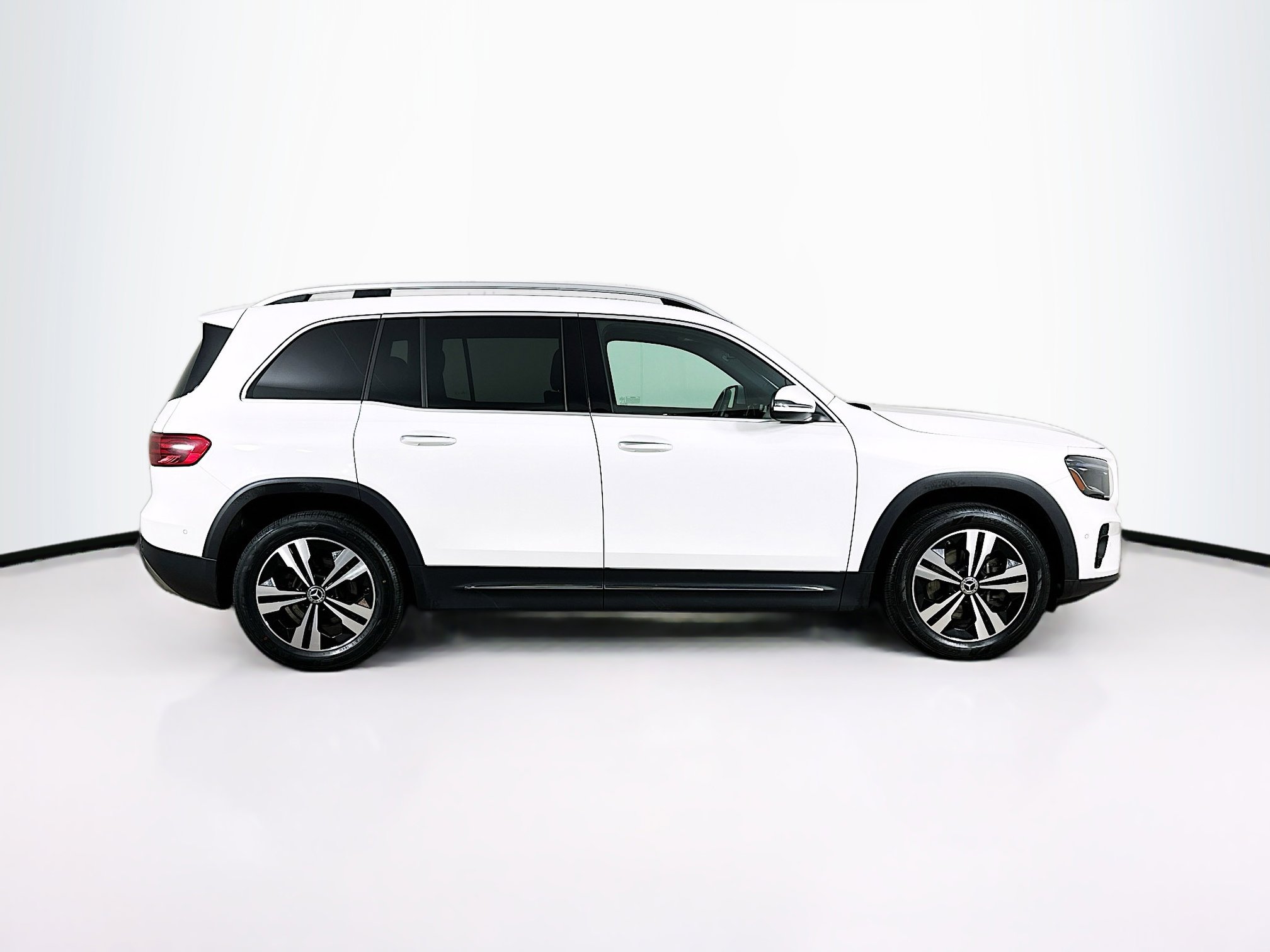 Used 2024 Mercedes-Benz GLB 250 4MATIC image 10