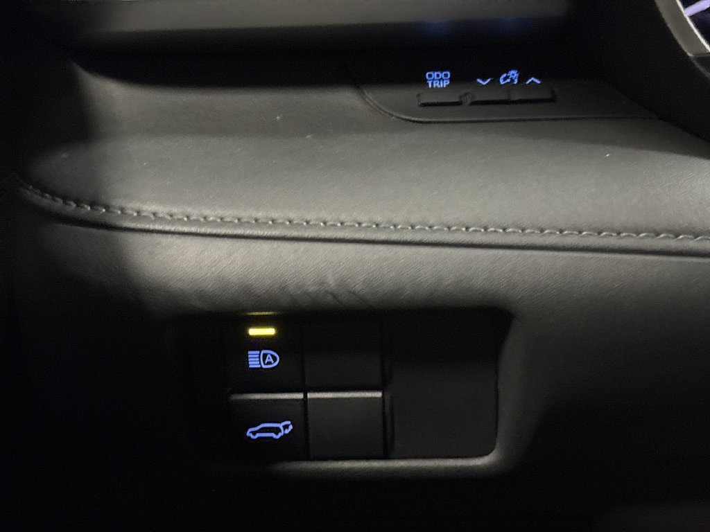 Used 2020 Toyota Highlander XLE AWD/4WD image 18