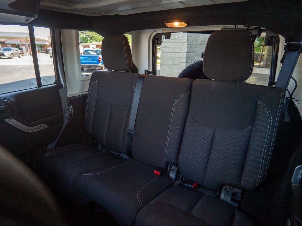 Used 2018 Jeep Wrangler Unlimited Sahara AWD/4WD image 22