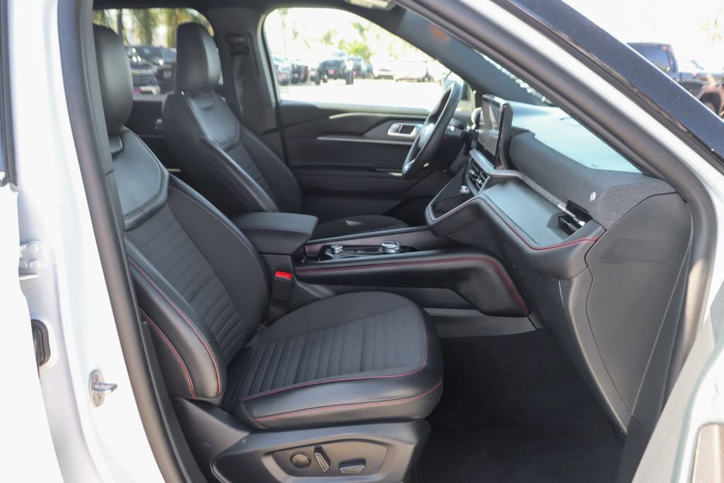 Used 2026 Ford Explorer ST-Line w/ ST-Line Street Pack AWD/4WD image 46