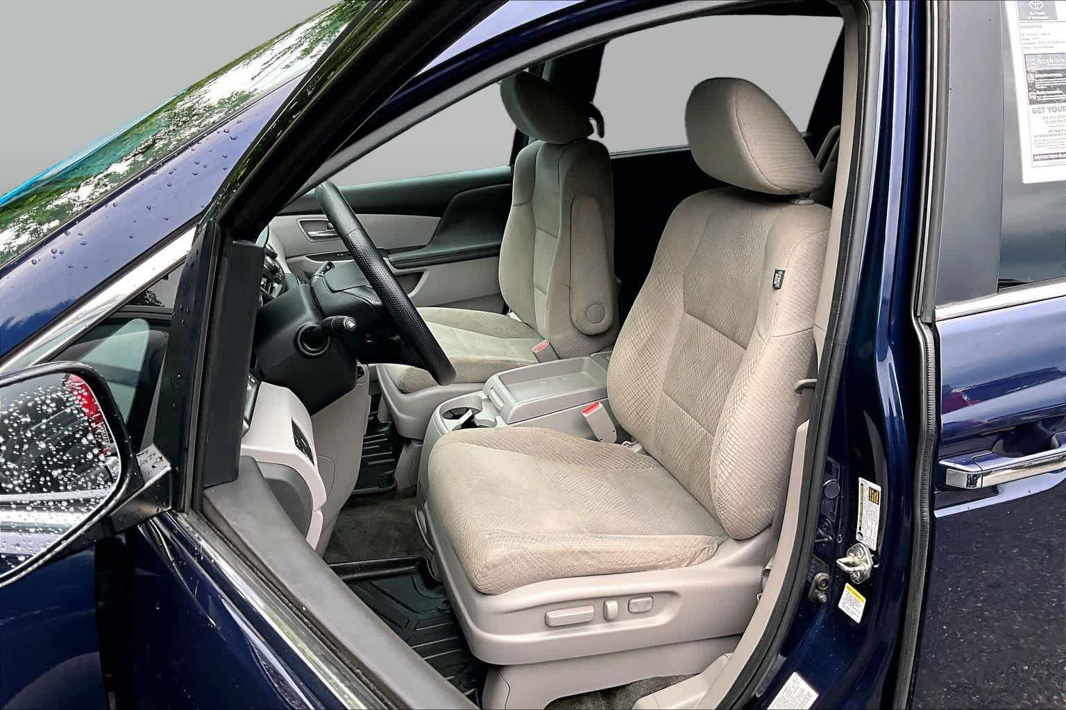 Used 2016 Honda Odyssey SE image 9