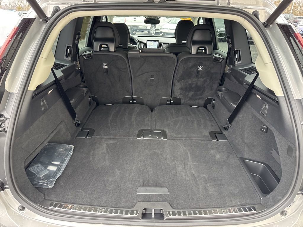 Used 2025 Volvo XC90 B6 Core w/ Climate Package image 13