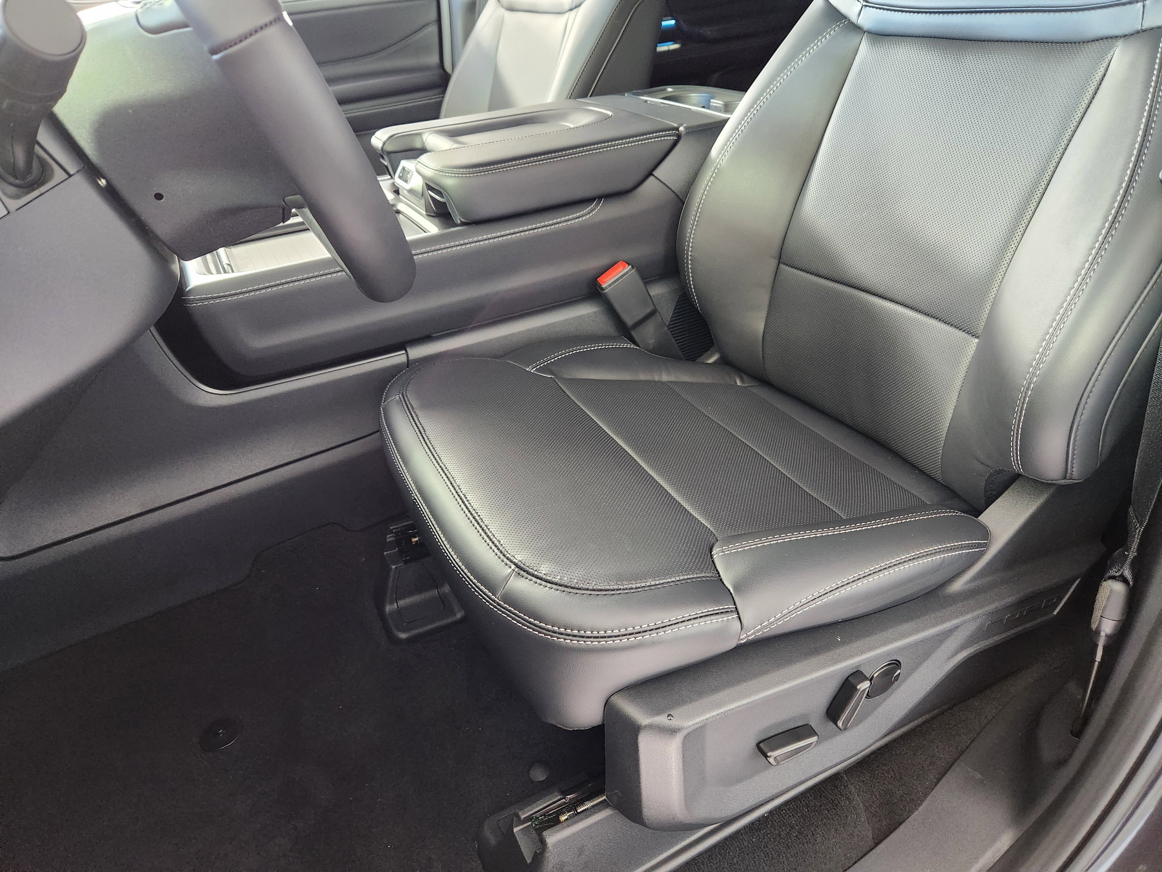 New 2025 Ford Expedition Platinum w/ Stealth Appearance Package image 12