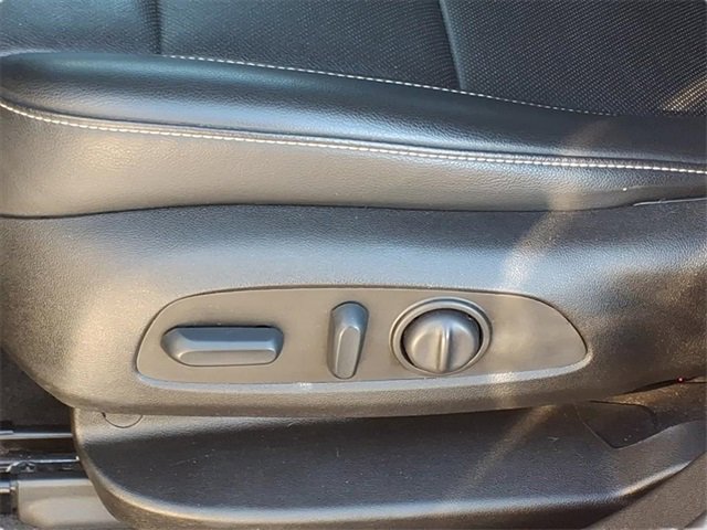 Used 2023 GMC Acadia SLT image 18