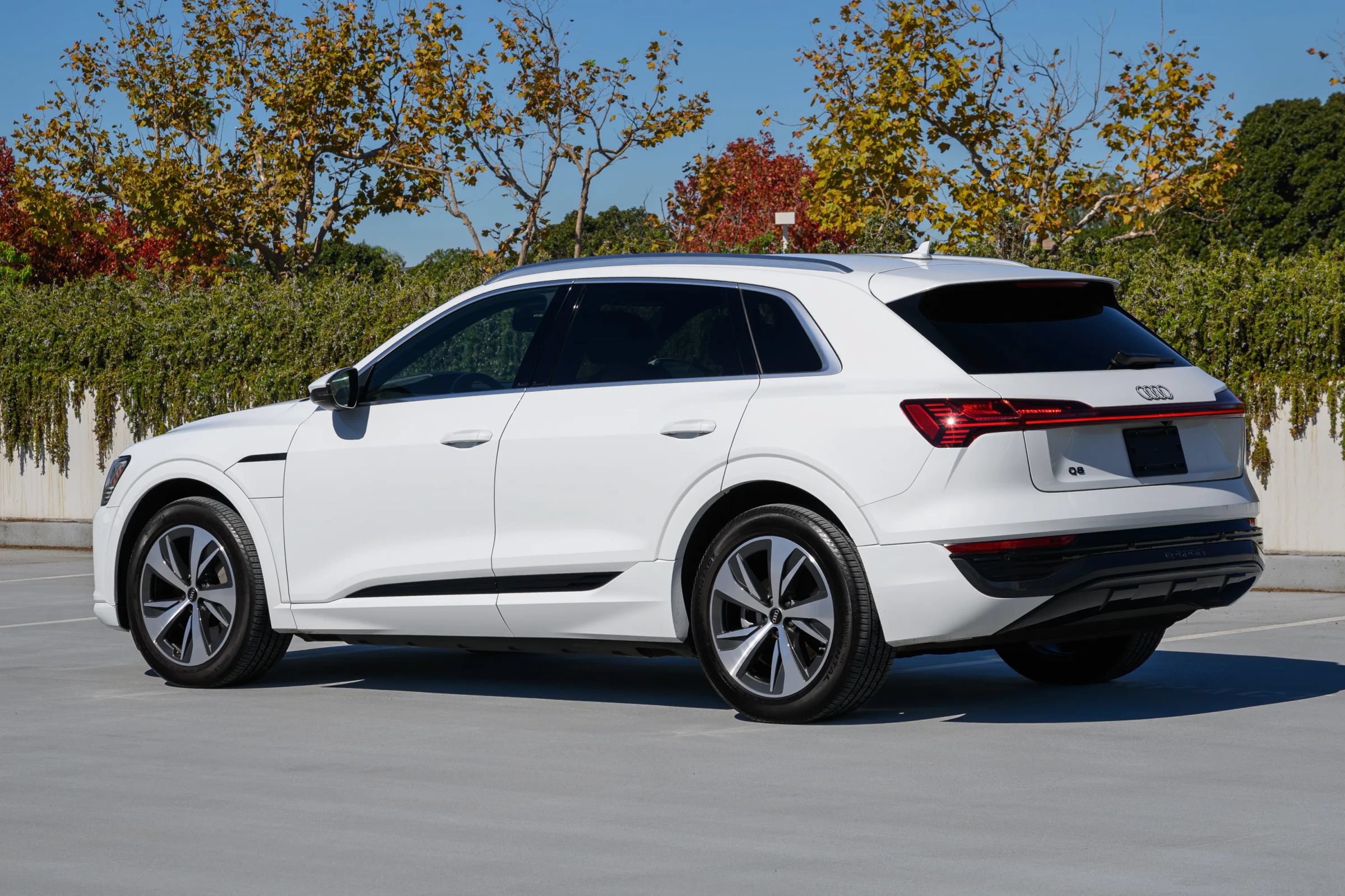 Used 2024 Audi Q8 e-tron Premium AWD/4WD image 4