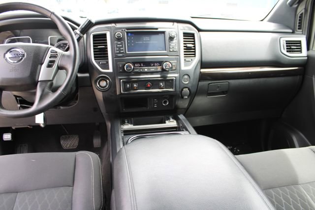 Used 2018 Nissan Titan SV w/ SV Convenience Package RWD image 21