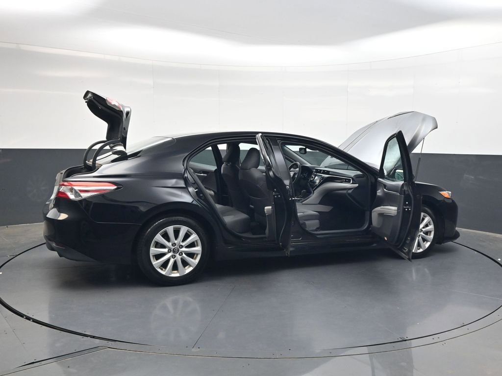 Used 2018 Toyota Camry LE w/ Moonroof Package FWD image 31