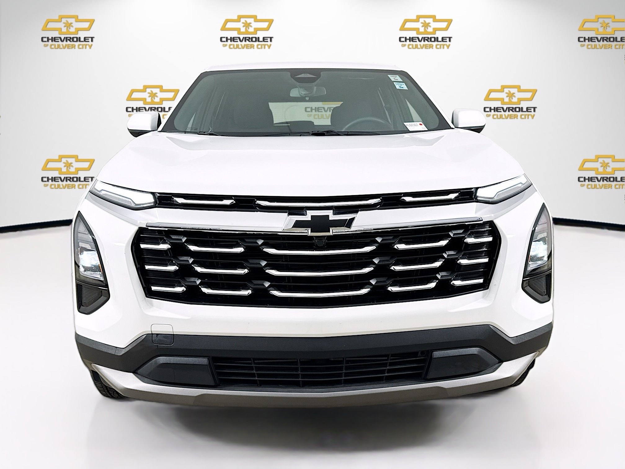 Used 2025 Chevrolet Equinox LT FWD image 2