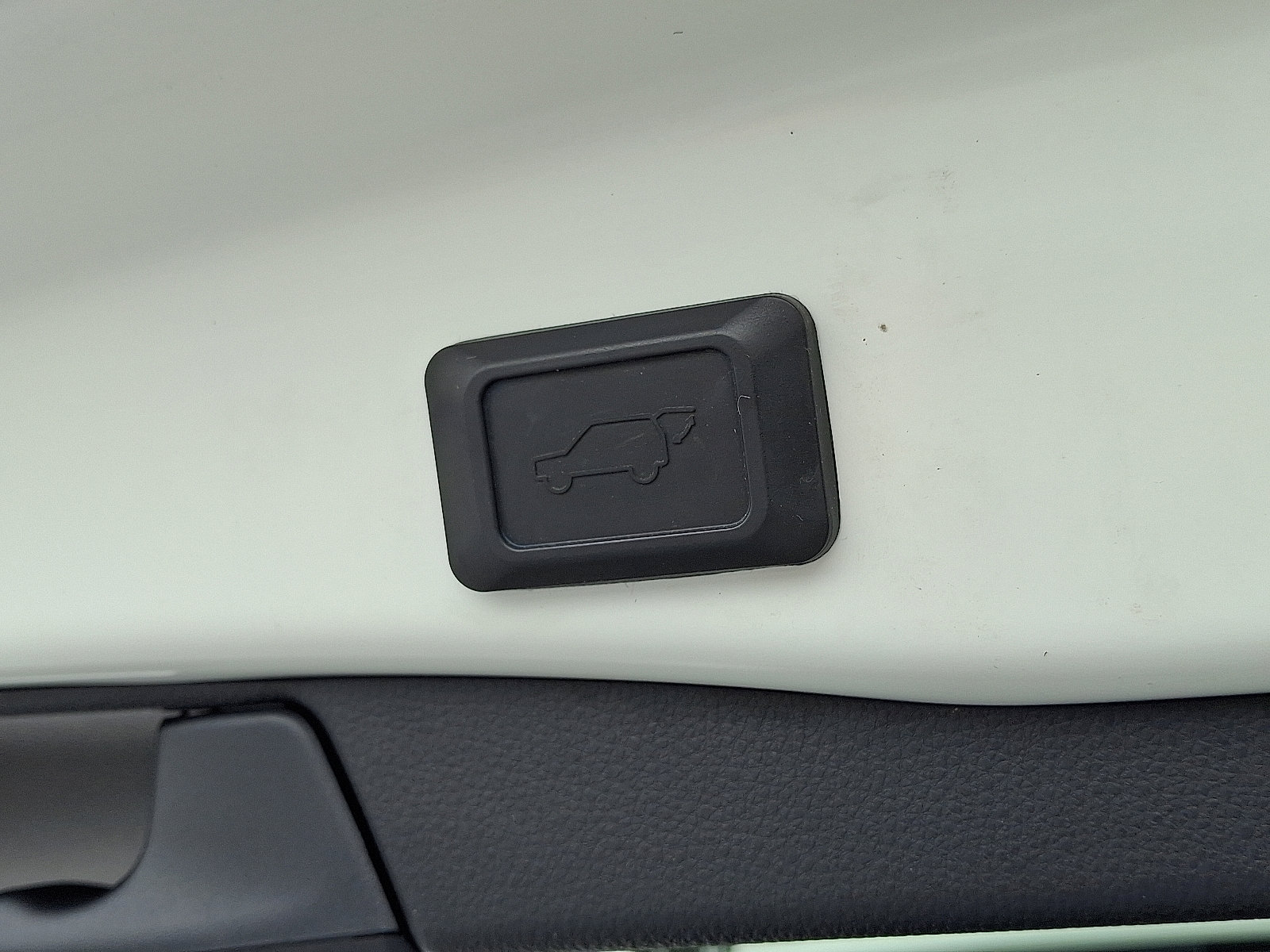 Used 2019 Toyota RAV4 Limited w/ Carpet Mat Package image 31