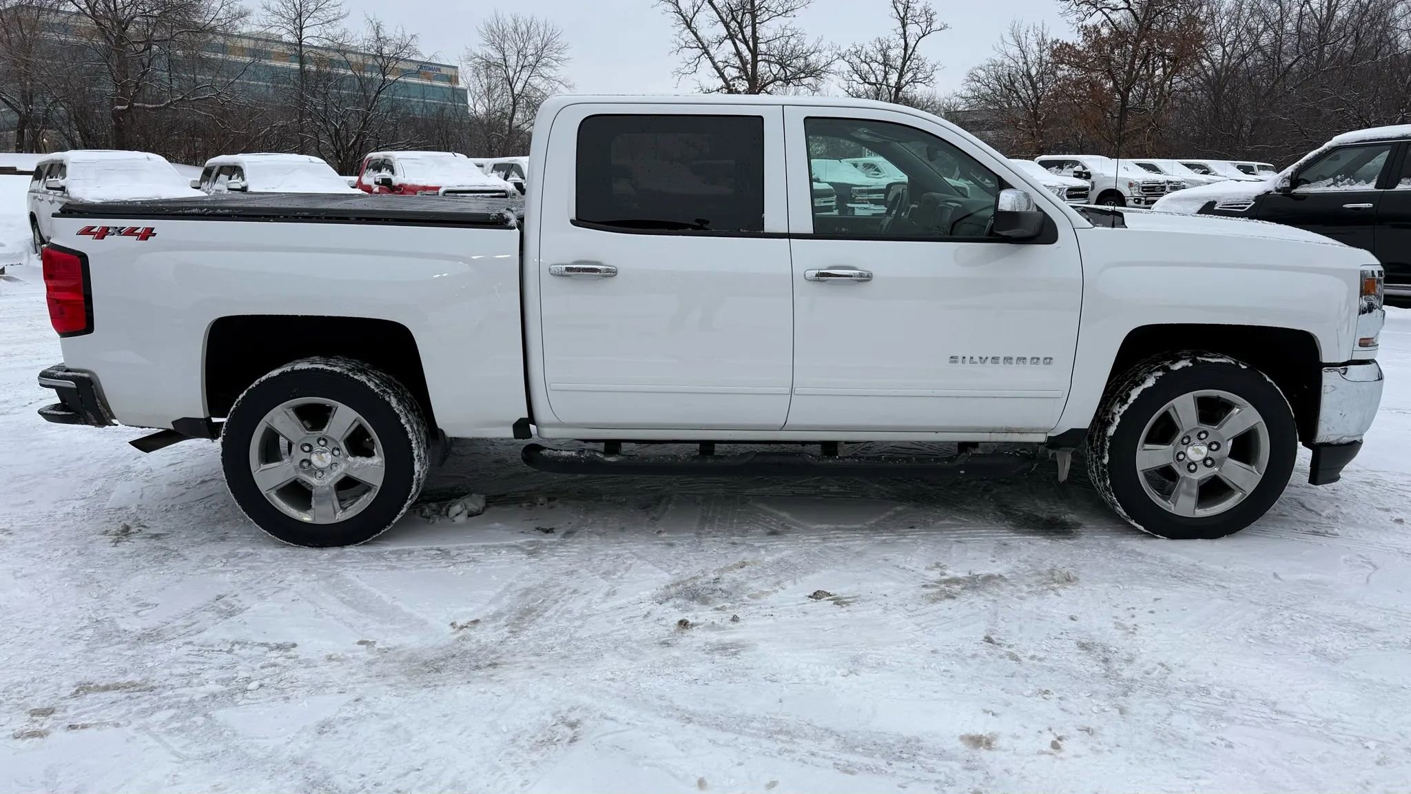 Used 2018 Chevrolet Silverado 1500 LT w/ LT Eassist Package image 9