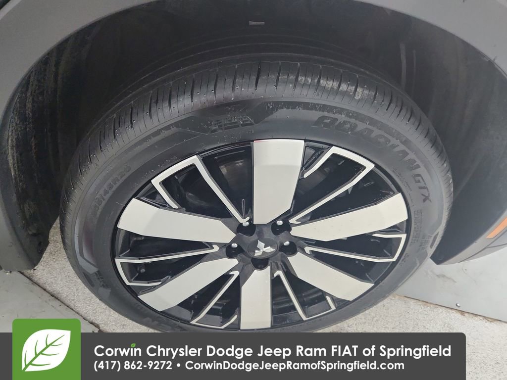 Used 2025 Mitsubishi Outlander SE image 35