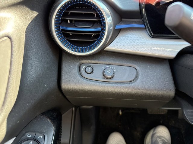 Used 2024 Chevrolet Trax LT w/ LT Convenience Package image 21