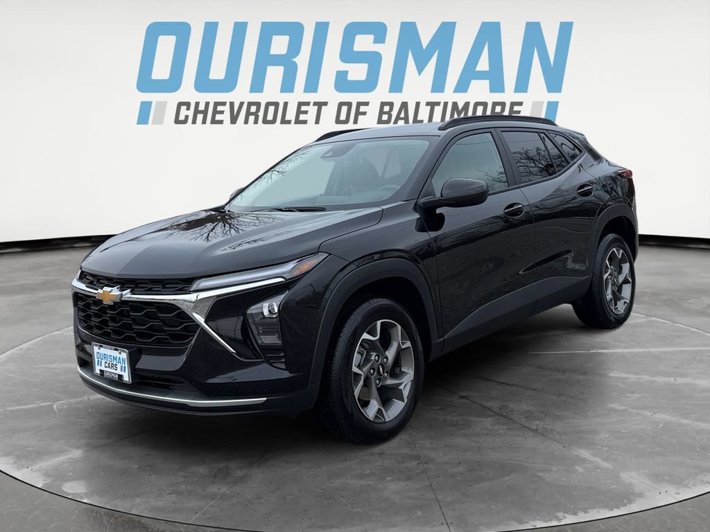 Used 2025 Chevrolet Trax LT w/ Driver Confidence Package image 2