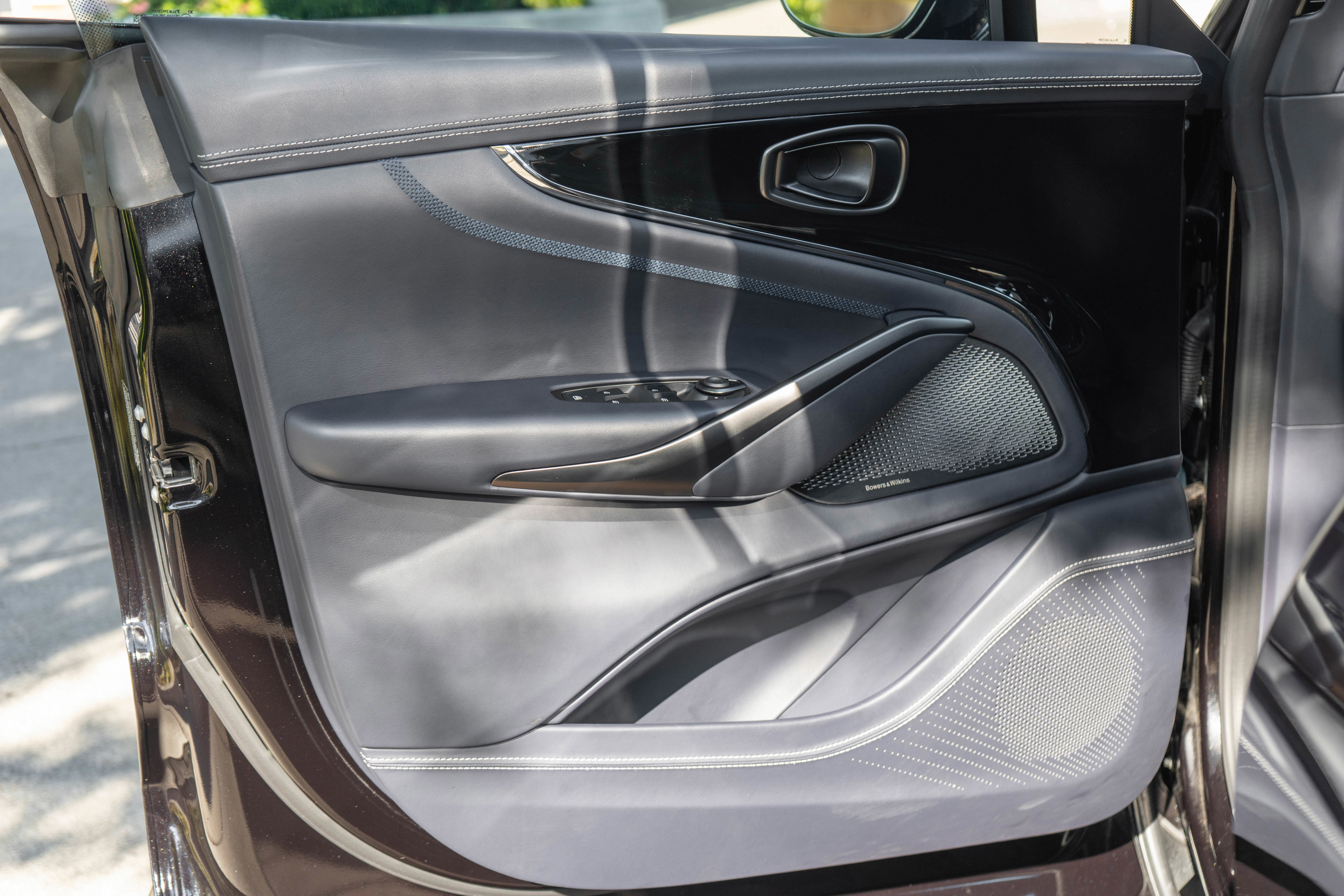 Used 2025 Aston Martin DBX 707 image 15