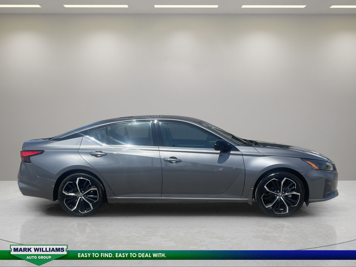 Used 2025 Nissan Altima 2.5 SR FWD image 3