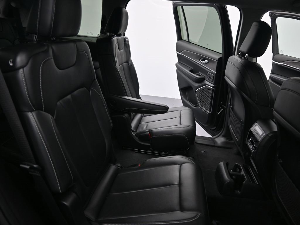 Used 2022 Jeep Grand Cherokee L Limited image 13