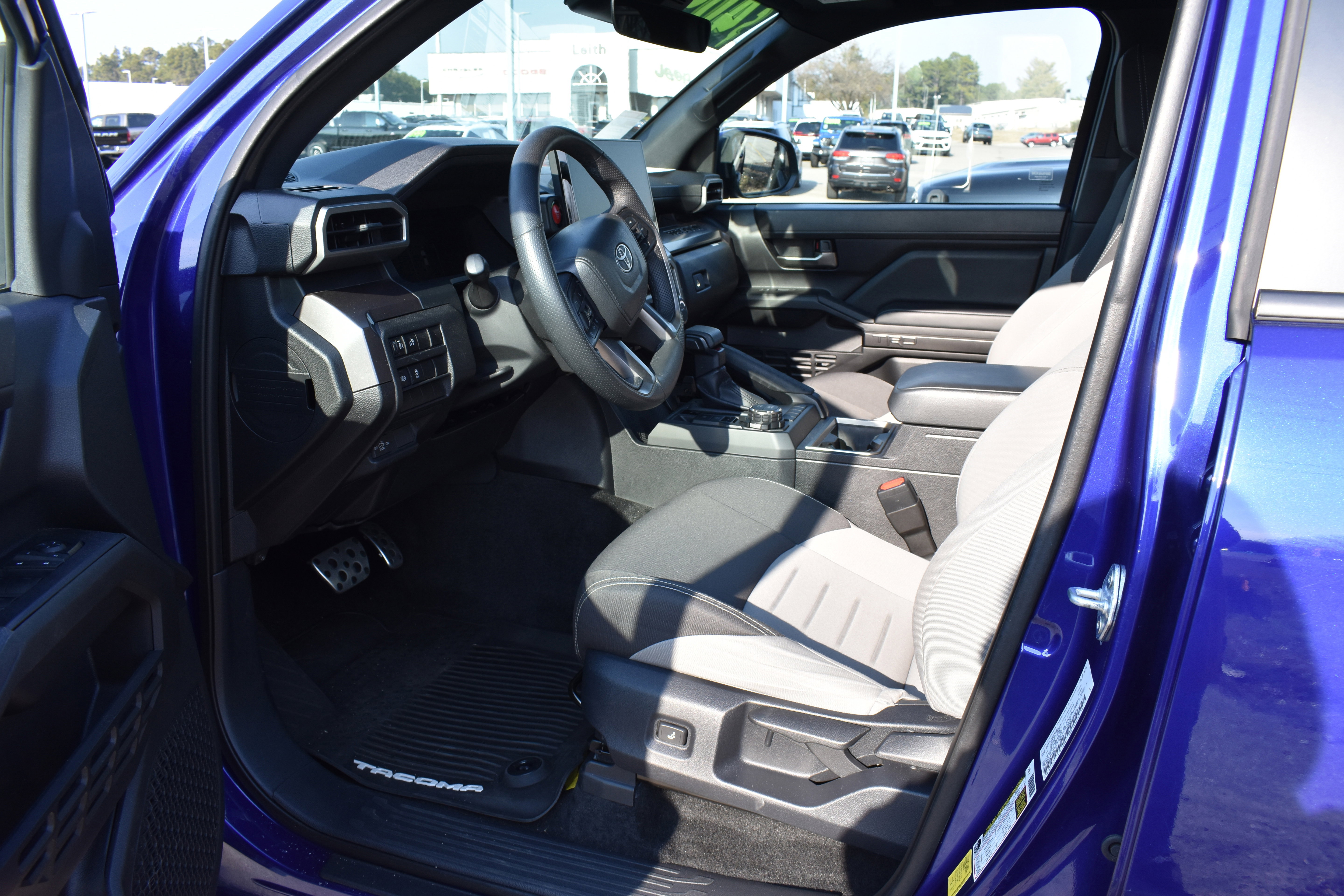 Used 2024 Toyota Tacoma TRD Sport image 12