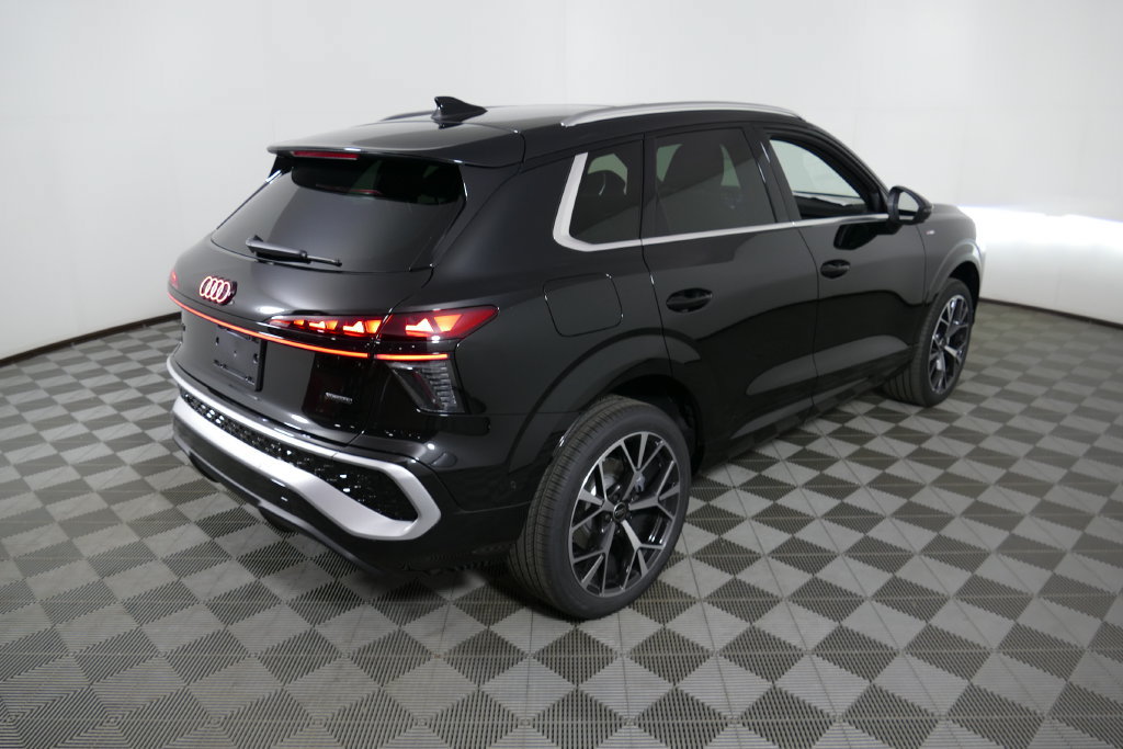 New 2026 Audi Q3 quattro 2.0T AWD/4WD image 3