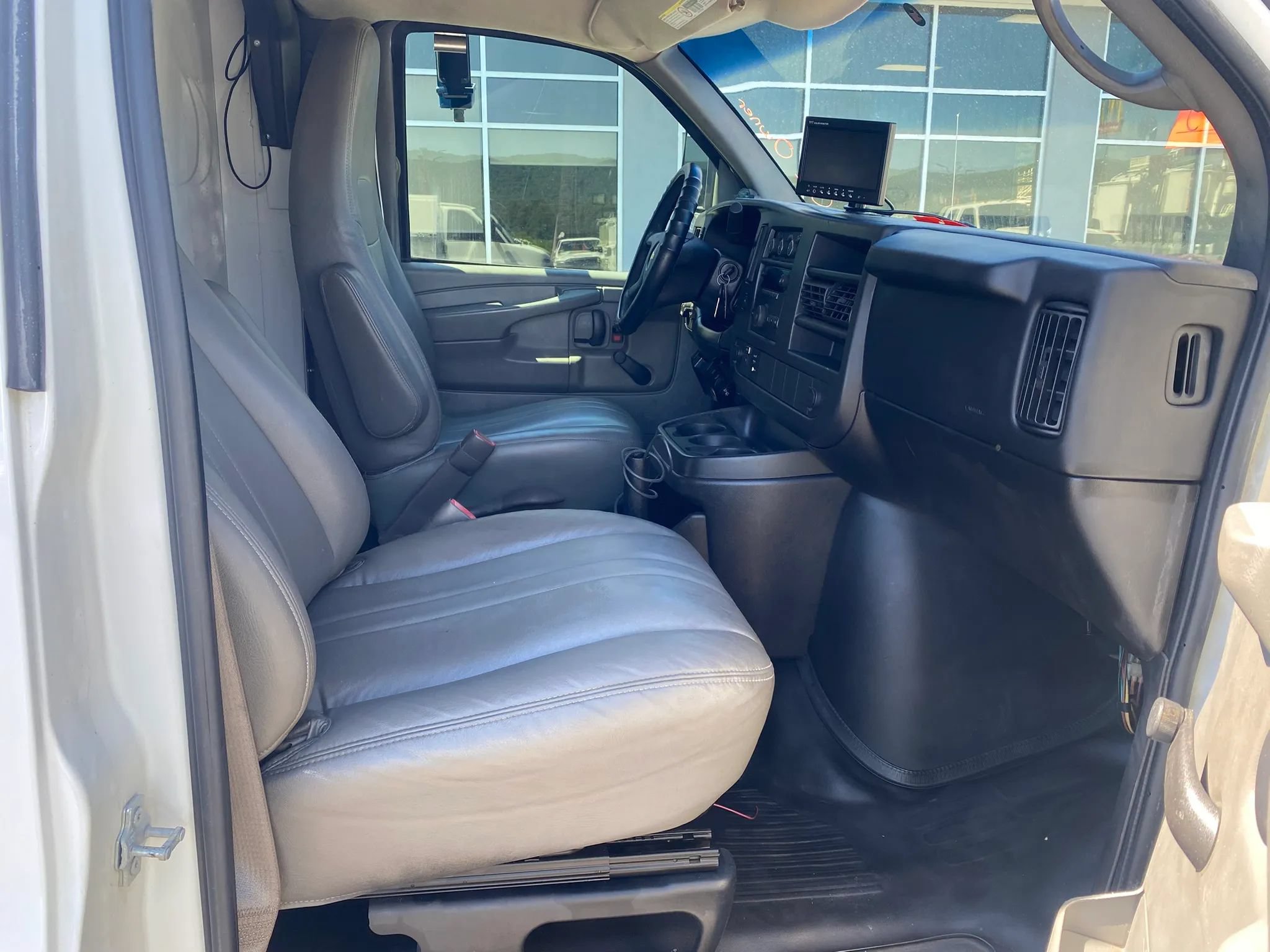 Used 2011 Chevrolet Express 3500 RWD image 17