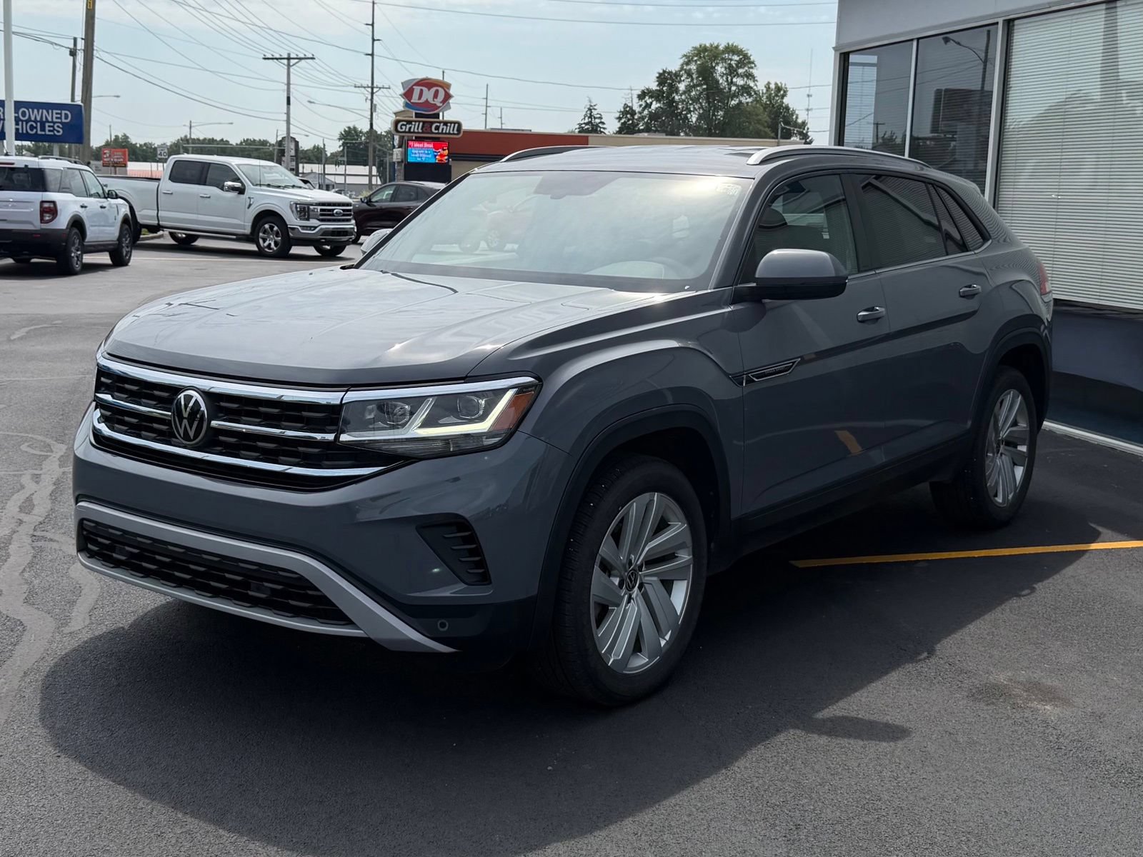 Used 2021 Volkswagen Atlas Cross Sport SE FWD image 3