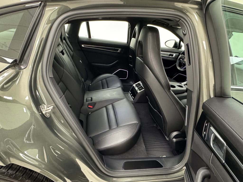 Used 2023 Porsche Panamera 4 Platinum Edition image 16