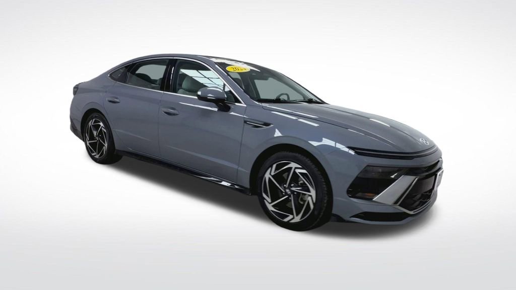 Used 2024 Hyundai Sonata SEL w/ Convenience Package FWD image 2
