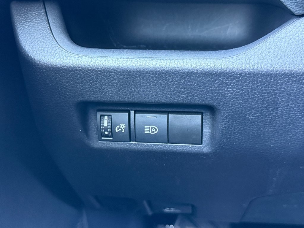 Used 2024 Toyota RAV4 XLE AWD/4WD image 31