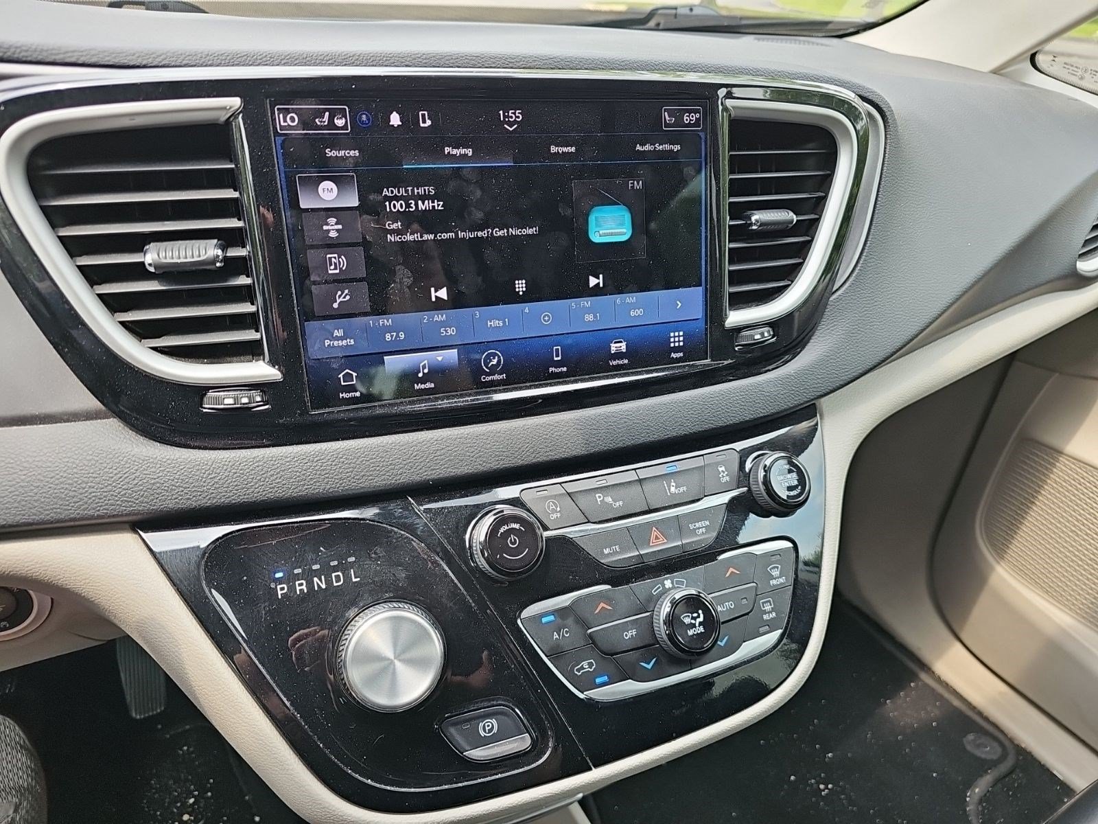 Used 2023 Chrysler Pacifica Touring-L FWD image 21