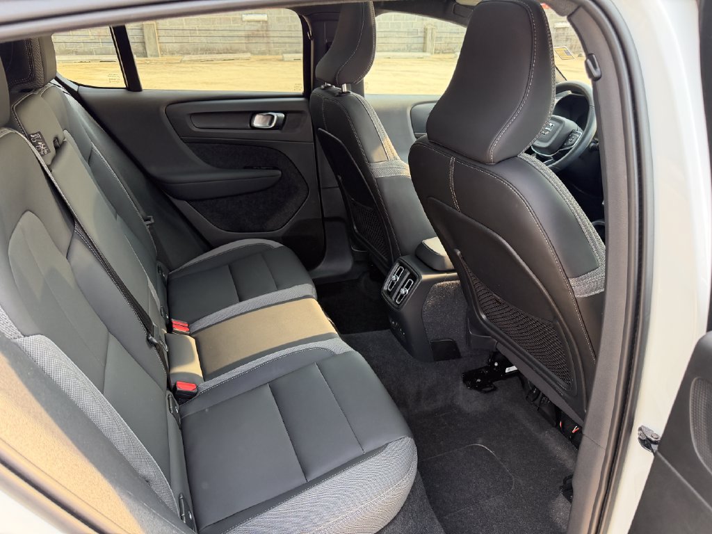 Certified 2023 Volvo C40 Recharge Core w/ Climate Package AWD/4WD image 26
